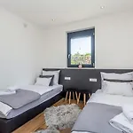 Quadra With Heated Pool