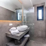 Villa Quadra With Heated Pool