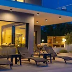 Quadra With Heated Pool