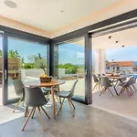 Quadra With Heated Pool Villa *