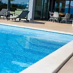 Villa Quadra With Heated Pool