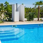 Quadra With Heated Pool Villa
