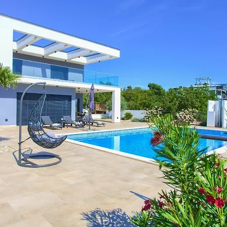Quadra With Heated Pool * Pinezići