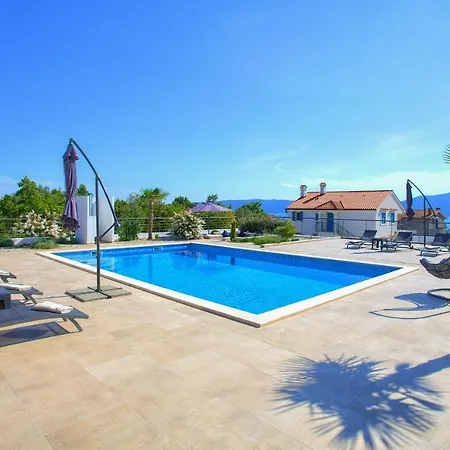 Quadra With Heated Pool Villa