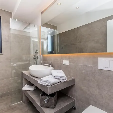 Villa Quadra With Heated Pool *