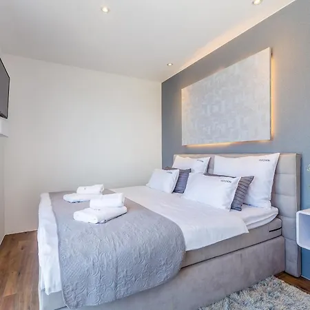 Quadra With Heated Pool Villa