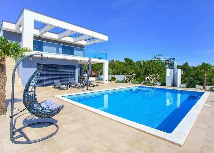 Quadra With Heated Pool Villa *