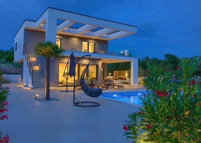 Quadra With Heated Pool Villa