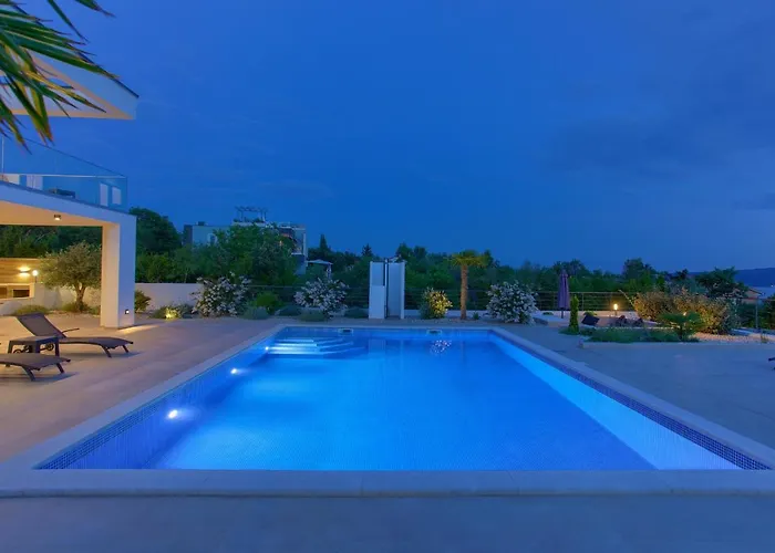 Quadra With Heated Pool Villa