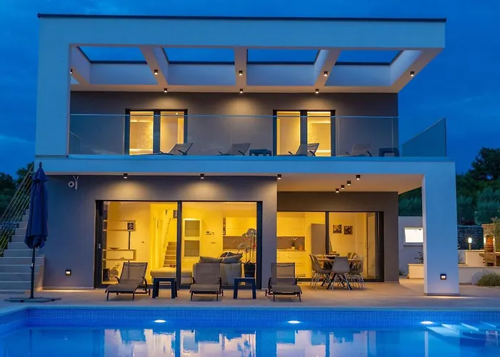 Quadra With Heated Pool *