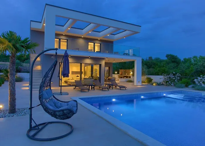 Villa Quadra With Heated Pool Pinezići