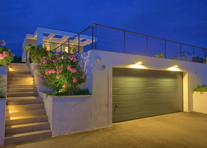 Villa Quadra With Heated Pool