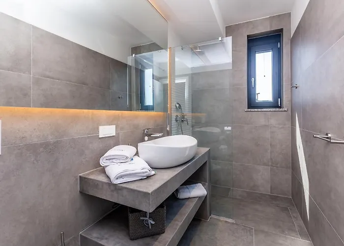 Villa Quadra With Heated Pool