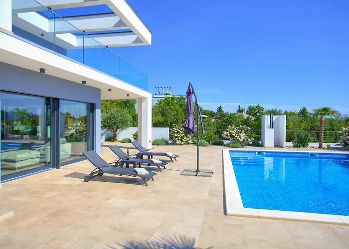 Villa Quadra With Heated Pool *