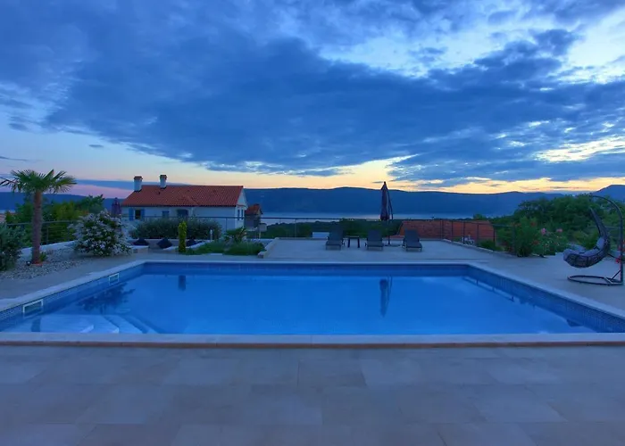 Quadra With Heated Pool Villa