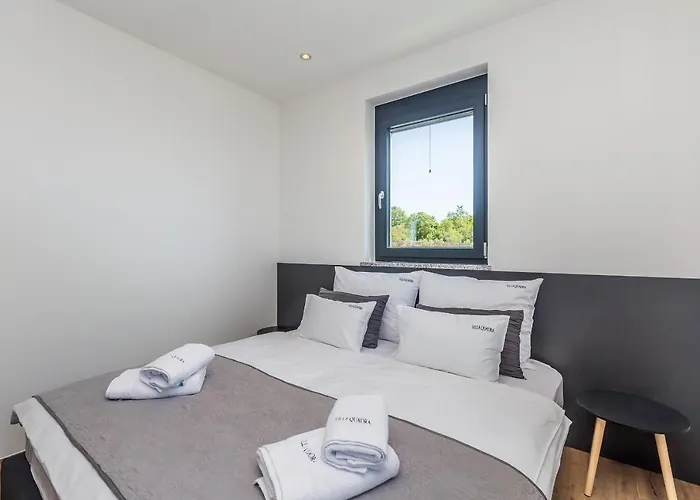 Quadra With Heated Pool Villa Pinezići
