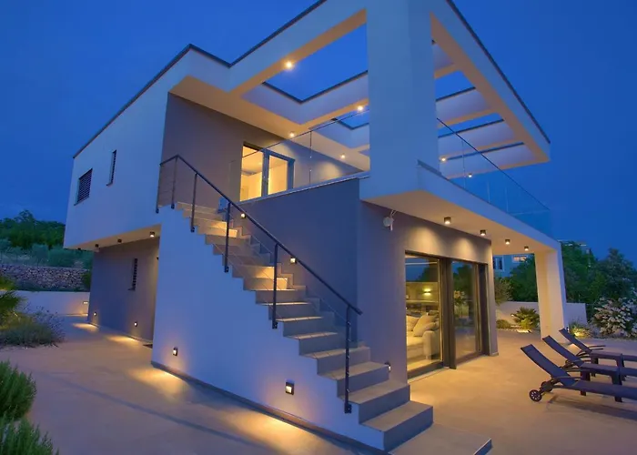 Villa Quadra With Heated Pool Pinezići