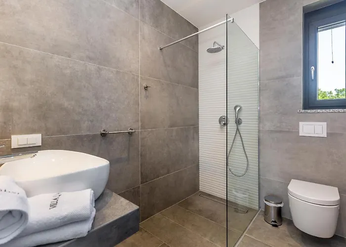 Villa Quadra With Heated Pool