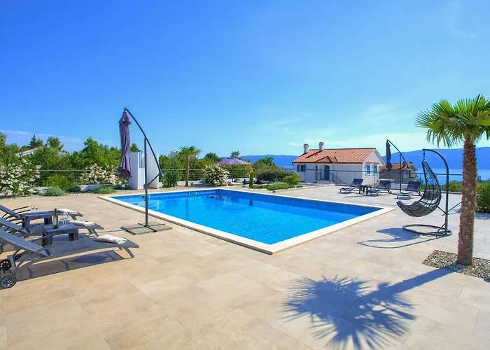 Quadra With Heated Pool Villa