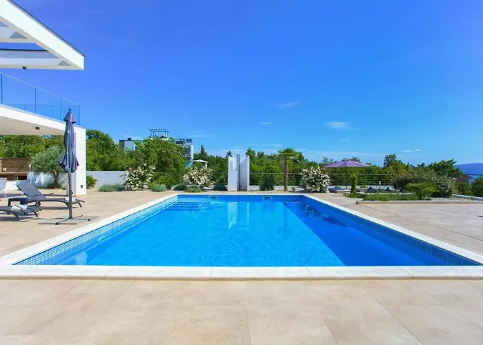 Quadra With Heated Pool Villa *
