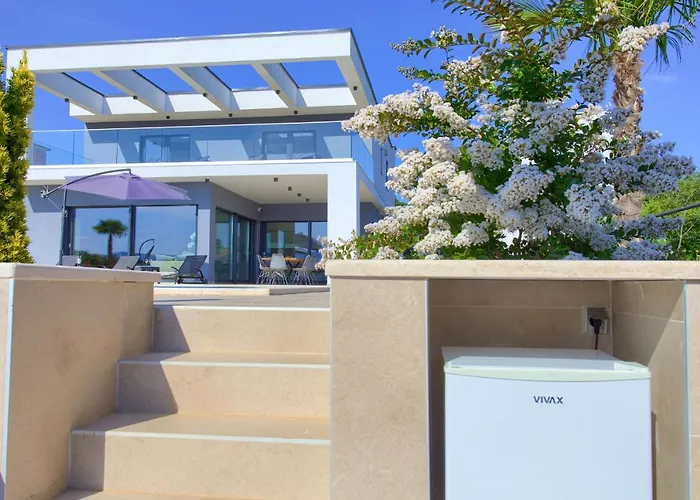 Villa Quadra With Heated Pool *