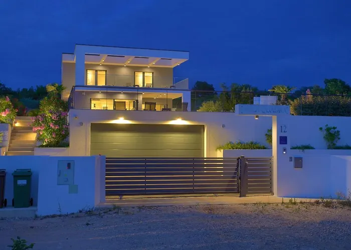 Quadra With Heated Pool Villa Pinezići