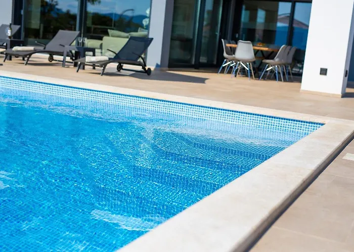 Villa Quadra With Heated Pool