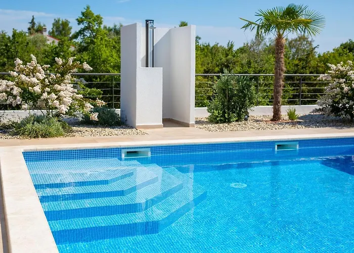 Quadra With Heated Pool Villa