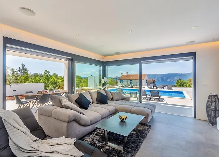 Quadra With Heated Pool
