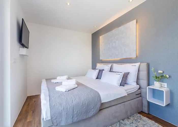Quadra With Heated Pool Villa