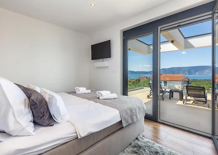 Villa Quadra With Heated Pool Pinezići