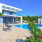 Quadra With Heated Pool * Pinezići