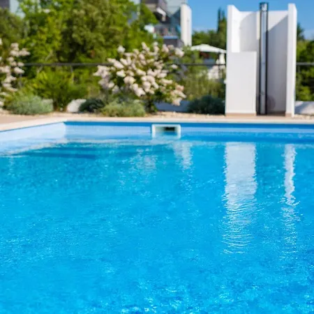 Quadra With Heated Pool Villa