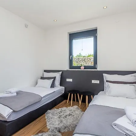 Quadra With Heated Pool