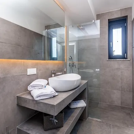 Villa Quadra With Heated Pool