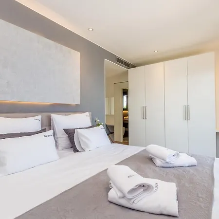 Quadra With Heated Pool Pinezići