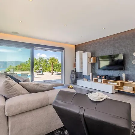 Quadra With Heated Pool Villa Pinezići