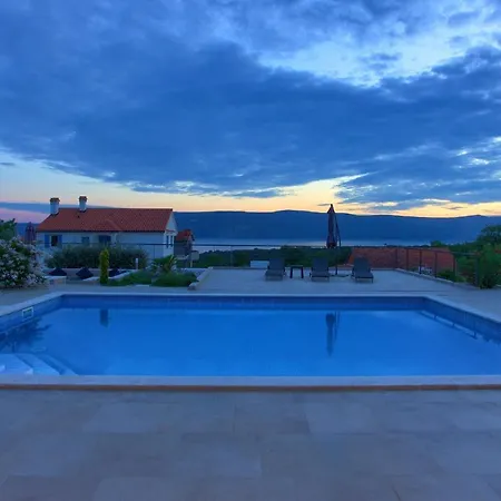 Quadra With Heated Pool Villa