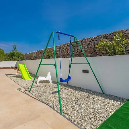 Quadra With Heated Pool *