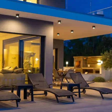 Quadra With Heated Pool