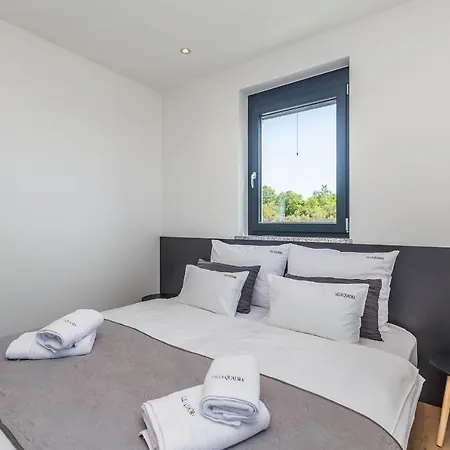 Quadra With Heated Pool Villa Pinezići