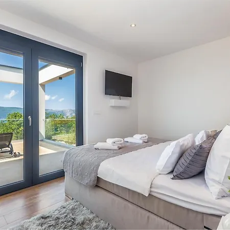 Quadra With Heated Pool *