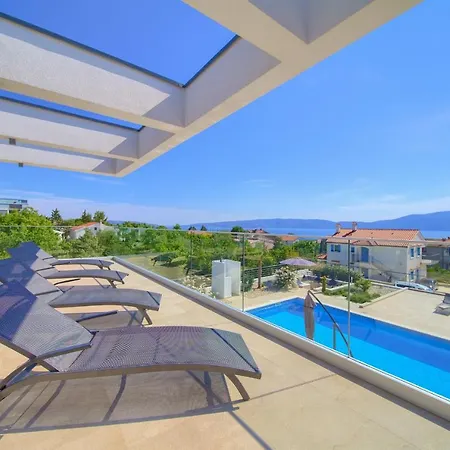 Quadra With Heated Pool *