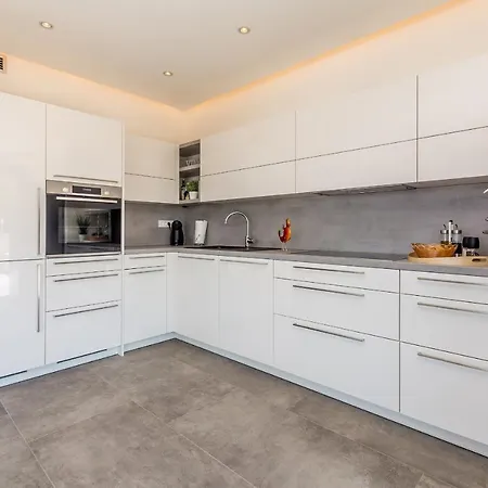 Quadra With Heated Pool * Pinezići