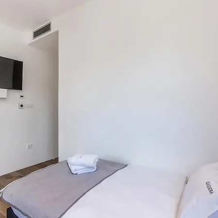 Quadra With Heated Pool