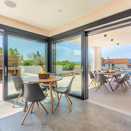 Quadra With Heated Pool Villa *