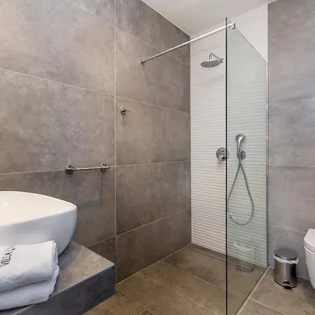 Villa Quadra With Heated Pool