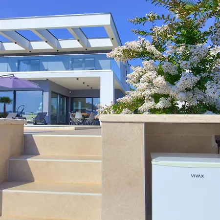 Villa Quadra With Heated Pool *