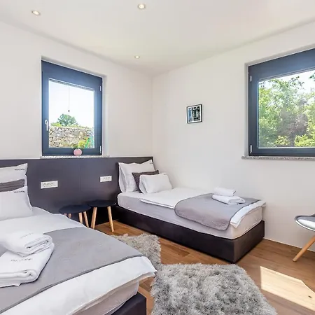 Quadra With Heated Pool Villa Pinezići