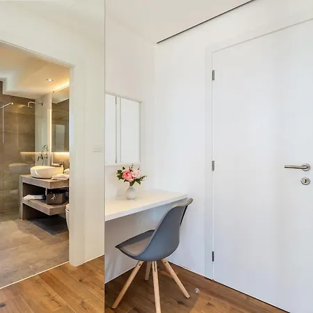 Quadra With Heated Pool Villa